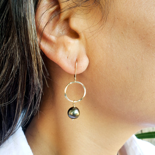 Round Gold Earrings with Peacock Tahitian Pearls