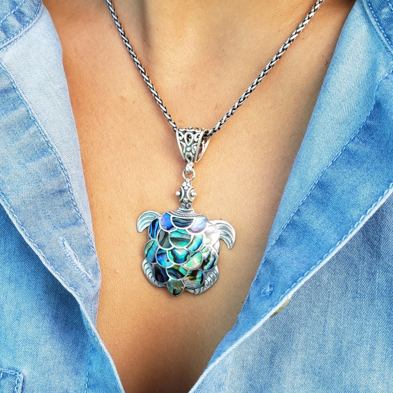 I need this necklace on my life!! Just stunning | Sea turtle jewelry, Turtle  jewelry, Beautiful jewelry