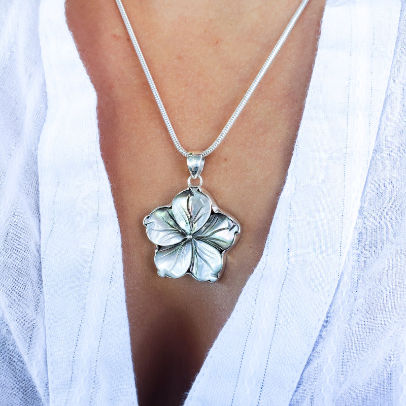 Mother of Pearl Flower Pendant Necklace White Blossom Charm 